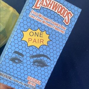 WHOLESALE 10 pairs of LashWoods🥳 y’all ladies be sure to shop with me 🤑